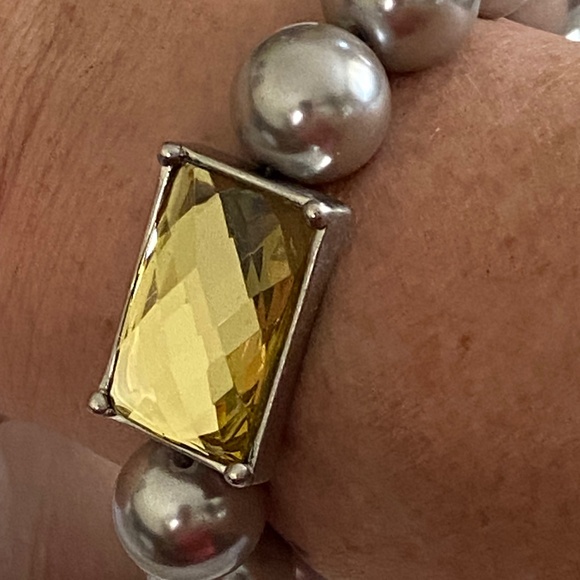 Lia Sophia Statement Stretch Bracelet – Faceted Citrine‑Look Stone & Faux Pearls - Picture 7 of 9
